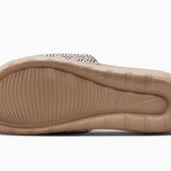 Nike Victori One "United In Victory" Slide Sandals - Picture 5 of 9